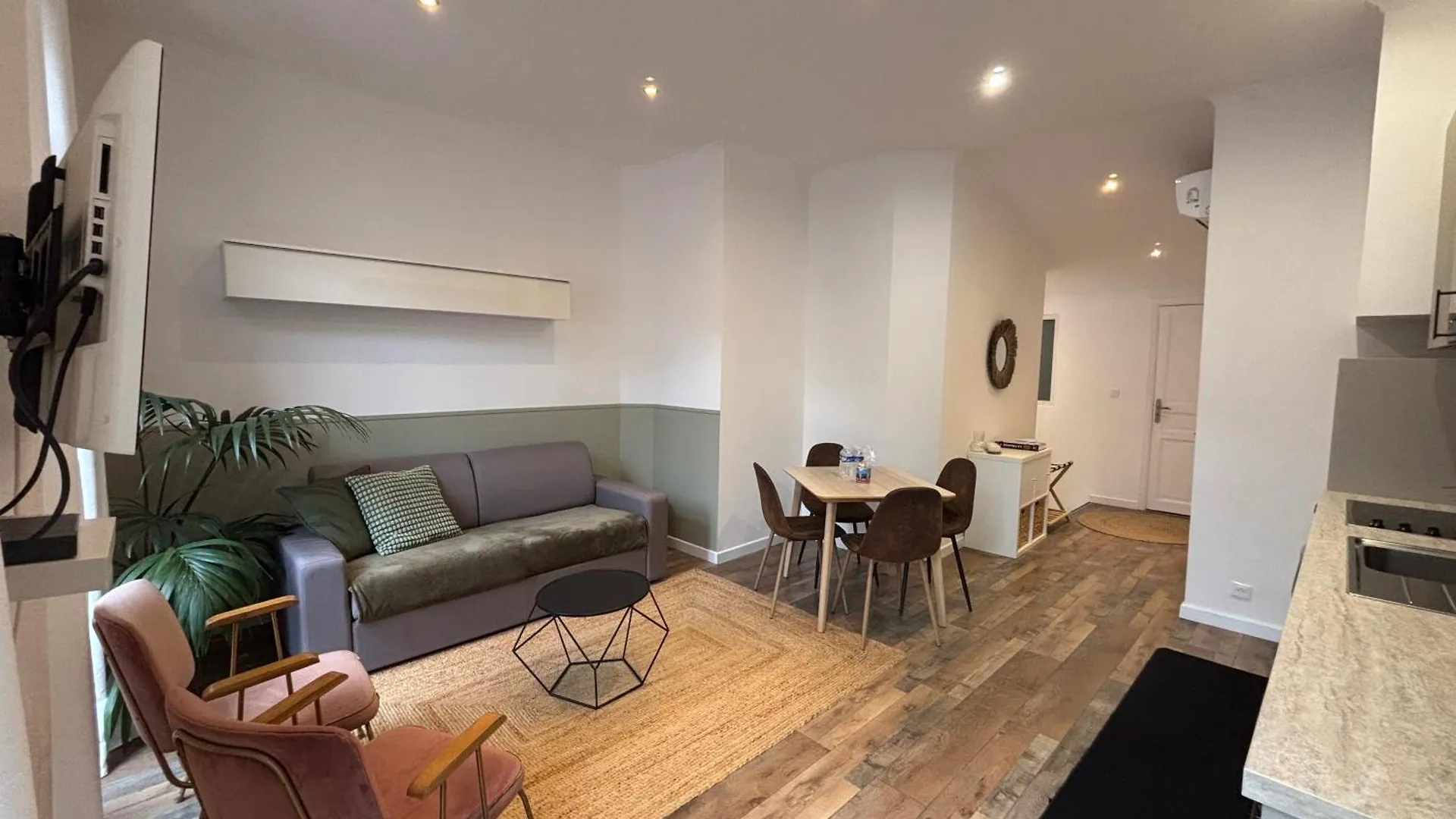 Appartement 2 Pieces Hyper Centre Nice Proche Plage 0*,  France